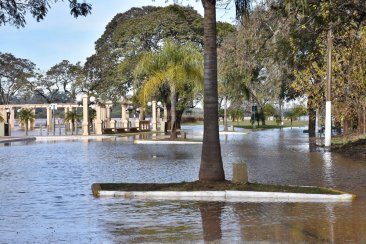 El río Uruguay se mantendrá sin superar los 12 metros. El río Uruguay se mantendrá sin superar los 12 metros.