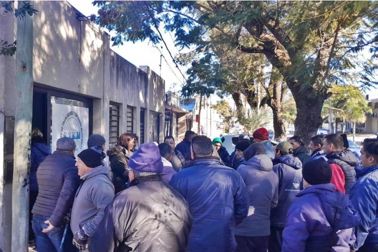Uno de los sindicatos municipales evalúa medidas de fuerza ante la caída de contratos