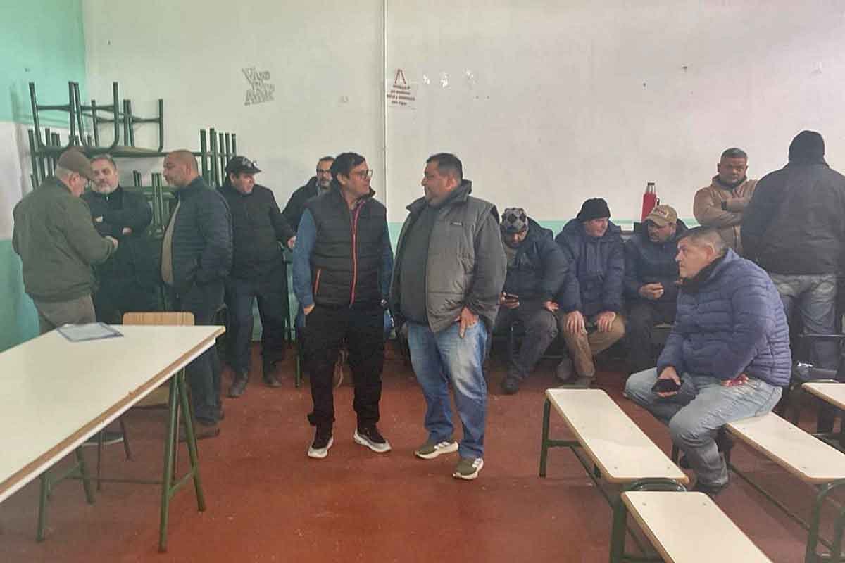 Los gremios advirtieron sobre probables medidas de fuerza. Los gremios advirtieron sobre probables medidas de fuerza.