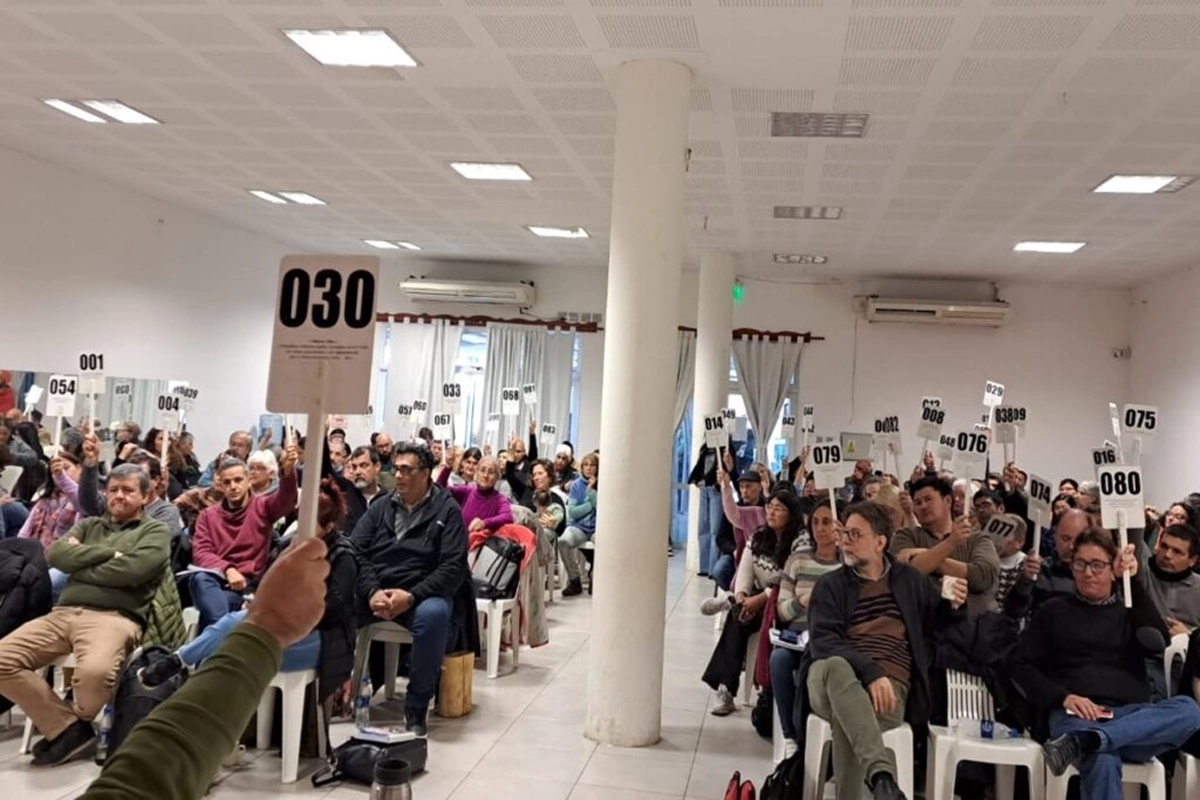 Las paritarias pedidas son por las condiciones laborales e infraestructura. Las paritarias pedidas son por las condiciones laborales e infraestructura.