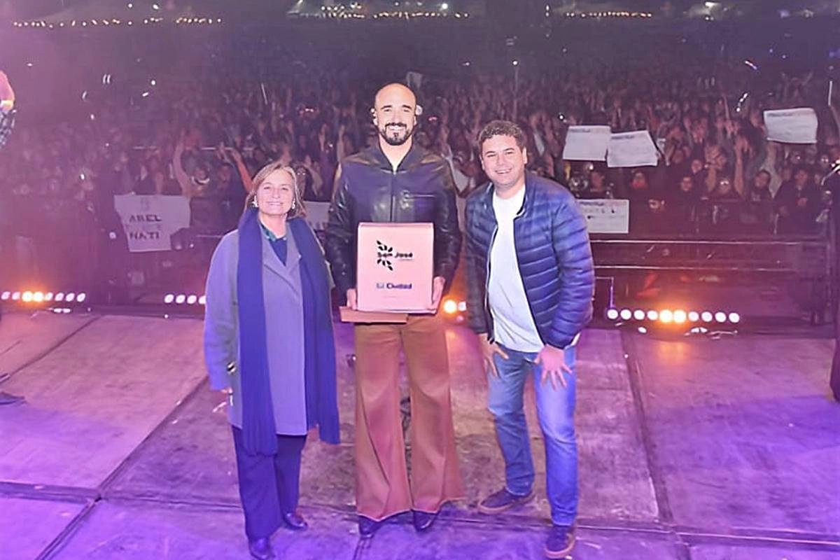 Abel recibió un reconocimiento en San José. Abel recibió un reconocimiento en San José.