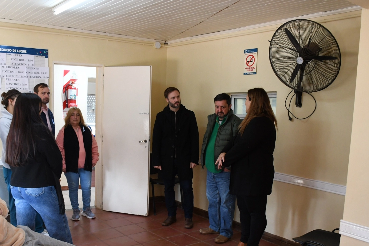 Azcué recorrió el Centro de Salud Leoncio de Luque. Azcué recorrió el Centro de Salud Leoncio de Luque.