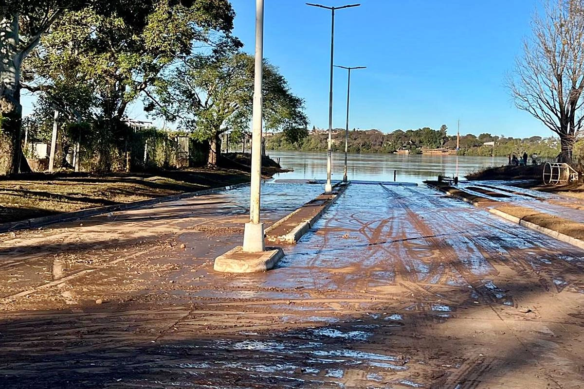 El agua comenzó a liberar espacios en la costanera local El agua comenzó a liberar espacios en la costanera local