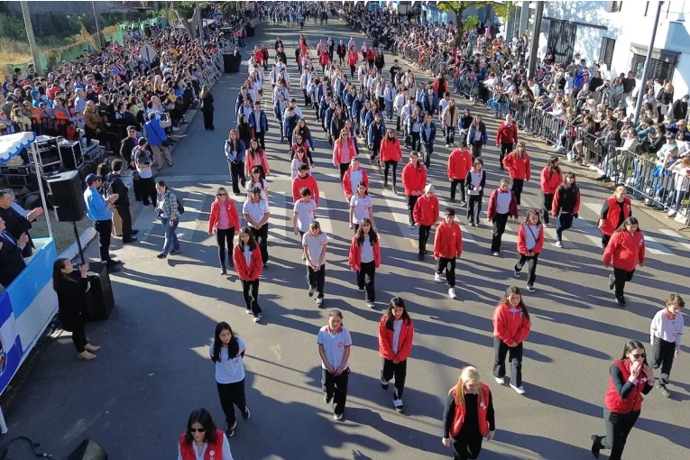 El municipio prev&eacute; una mayor participaci&oacute;n para el tradicional desfile del 25 de Mayo