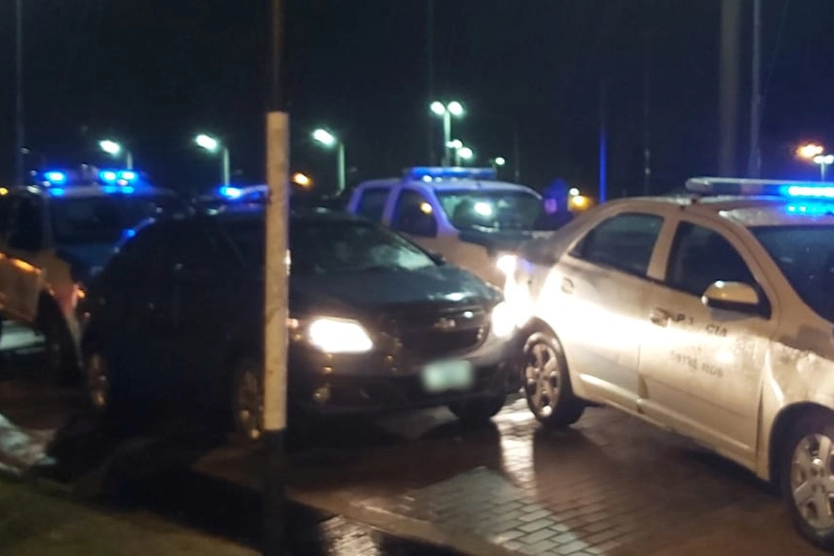 Terminó atrapado tras ser perseguido varias cuadras. Terminó atrapado tras ser perseguido varias cuadras.