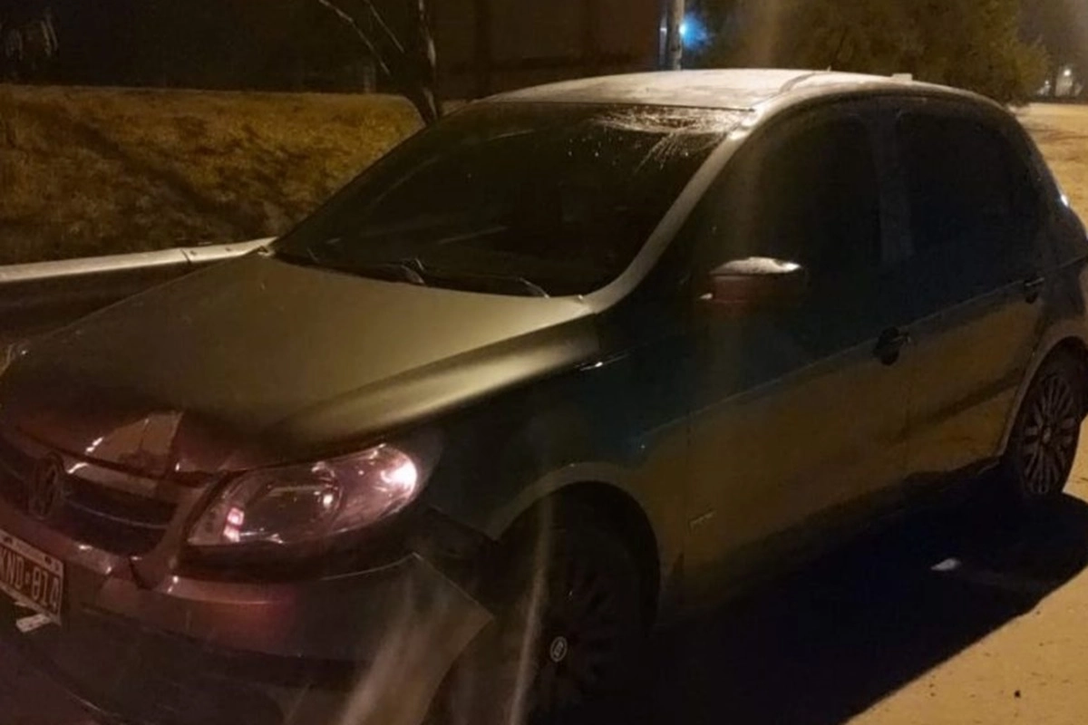 Al mando del rodado viajaba un hombre de 39 años, con otros cuatro ocupantes. Al mando del rodado viajaba un hombre de 39 años, con otros cuatro ocupantes.