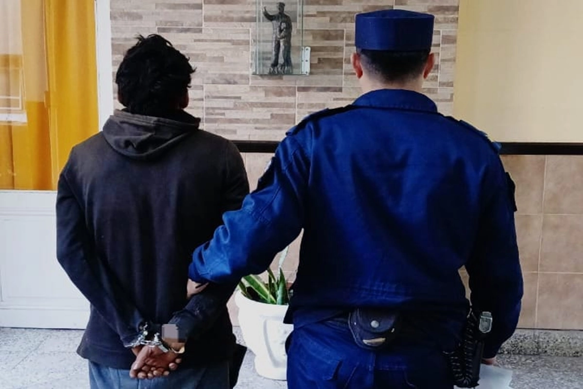 Se había librado un pedido de busca y captura. Se había librado un pedido de busca y captura.