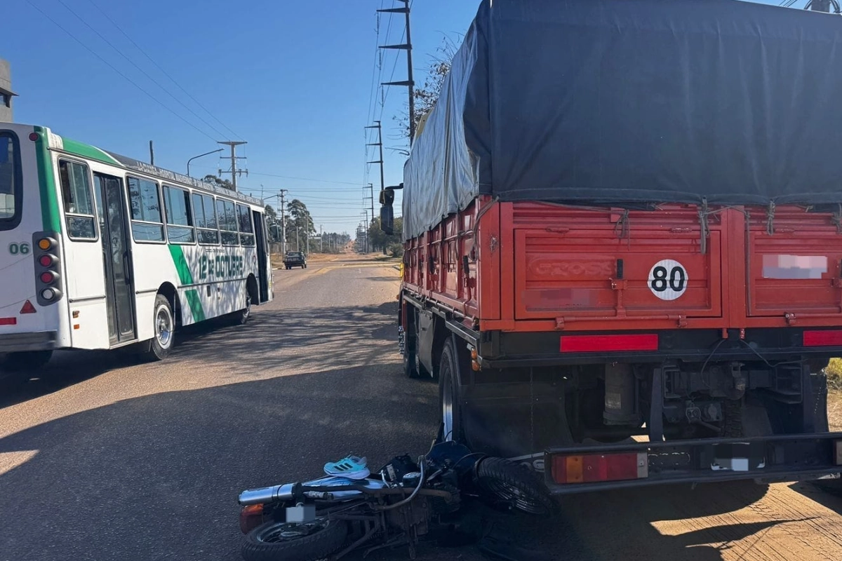 El motociclista terminó siendo hospitalizado. El motociclista terminó siendo hospitalizado.
