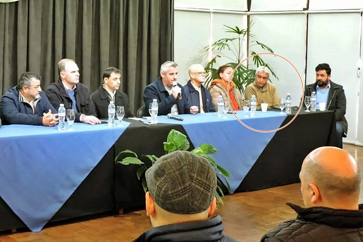 Francou en el círculo de la foto, durante la reunión de sus dichos polémicos Francou en el círculo de la foto, durante la reunión de sus dichos polémicos