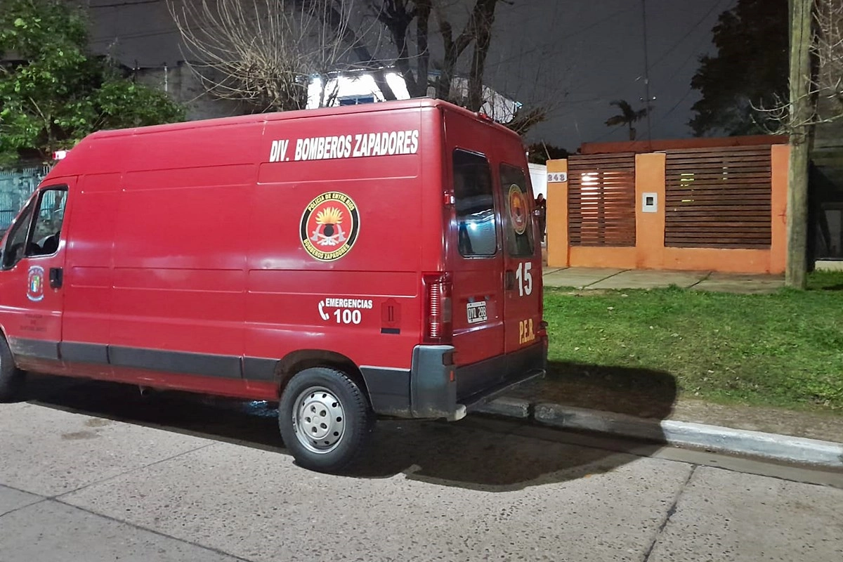 Al lugar acudieron bomberos Zapadores y Voluntarios Al lugar acudieron bomberos Zapadores y Voluntarios