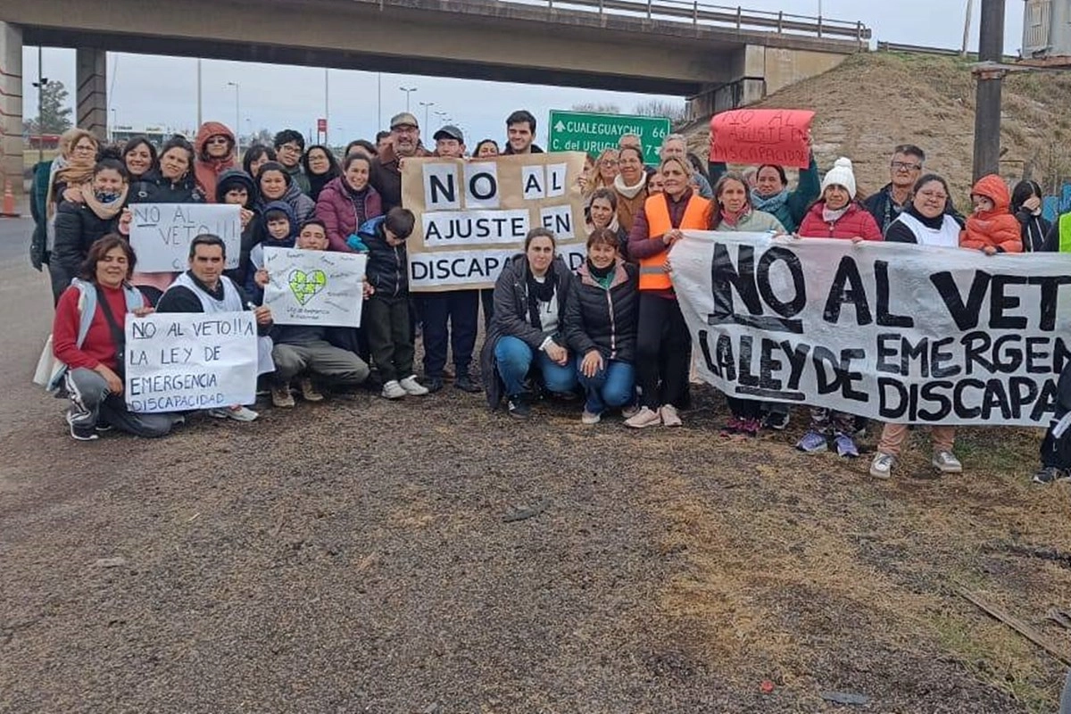 Los concordienses fueron recibidos por vecinos de "la histórica" a la vera de la Ruta 14 Los concordienses fueron recibidos por vecinos de "la histórica" a la vera de la Ruta 14