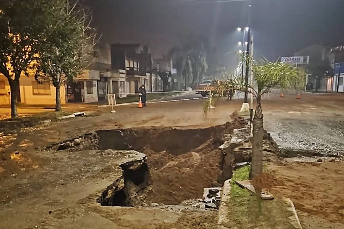 Por los trabajos se debió cortar el transito en Bv. San Lorenzo. Por los trabajos se debió cortar el transito en Bv. San Lorenzo.