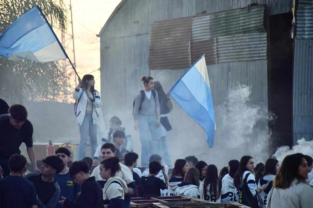 Los estudiantes recibieron los galpones este lunes. Los estudiantes recibieron los galpones este lunes.