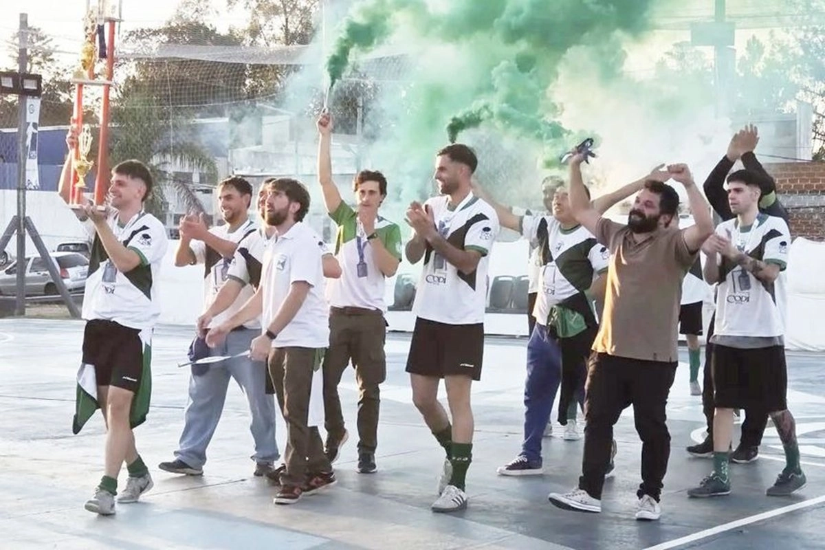 El "verde" se consagro luego de varios años sin competir. El "verde" se consagro luego de varios años sin competir.