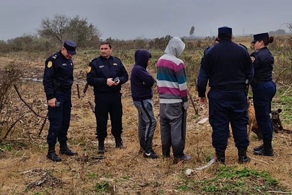 Los jóvenes estaban perdidos, en zona de montes. Los jóvenes estaban perdidos, en zona de montes.
