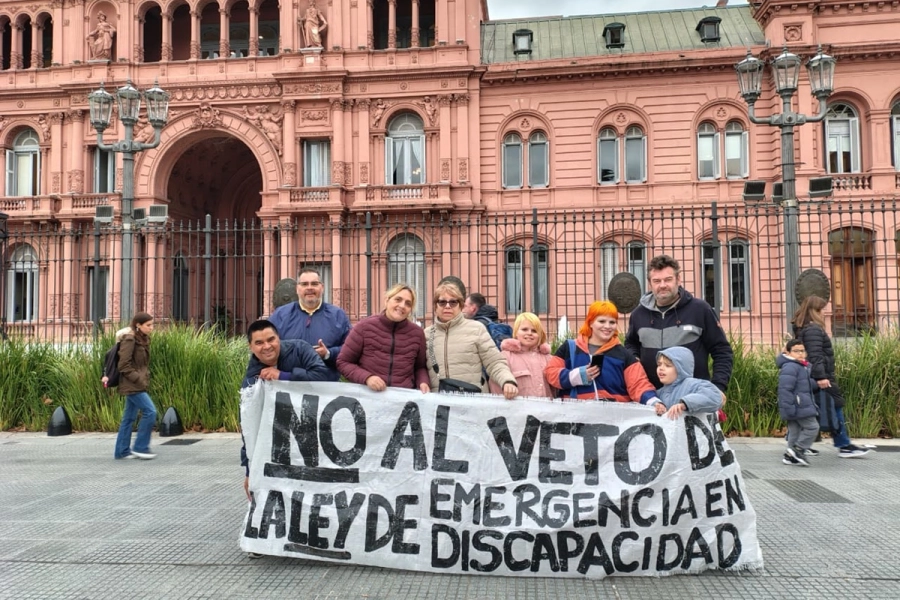 El grupo aguardará hasta ser recibidos por una autoridad.