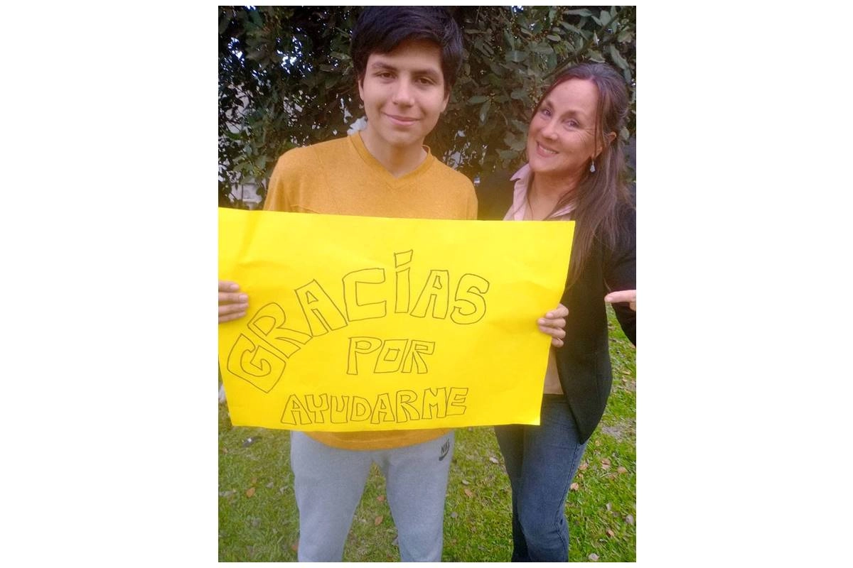 Junto una gran cantidad de latas para viaje de egresados. Junto una gran cantidad de latas para viaje de egresados.