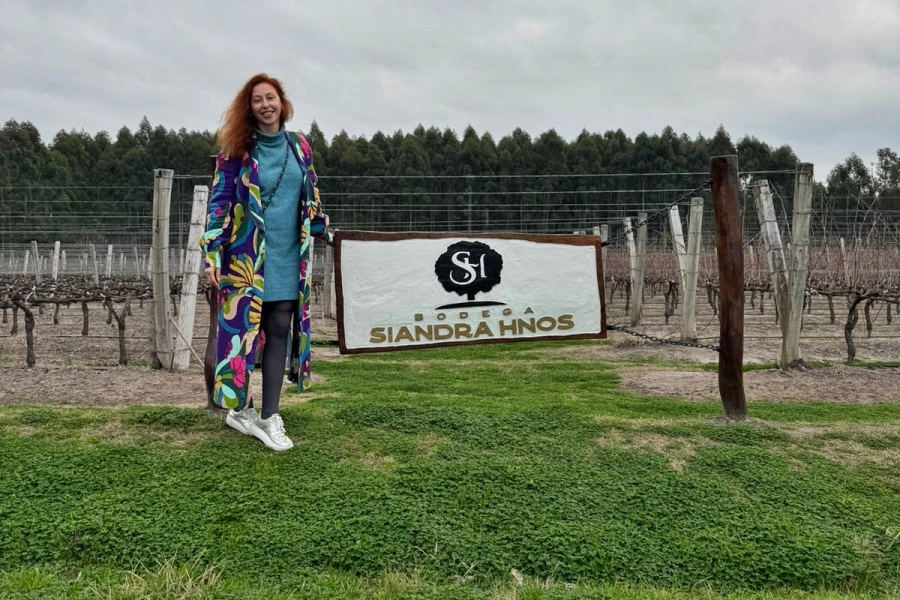 Anna en su visita a la bodega Siandra Hnos. en La Criolla