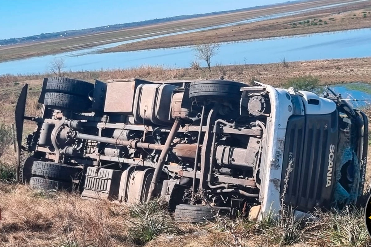 El conductor del rodado frenó bruscamente y perdió el control. El conductor del rodado frenó bruscamente y perdió el control.