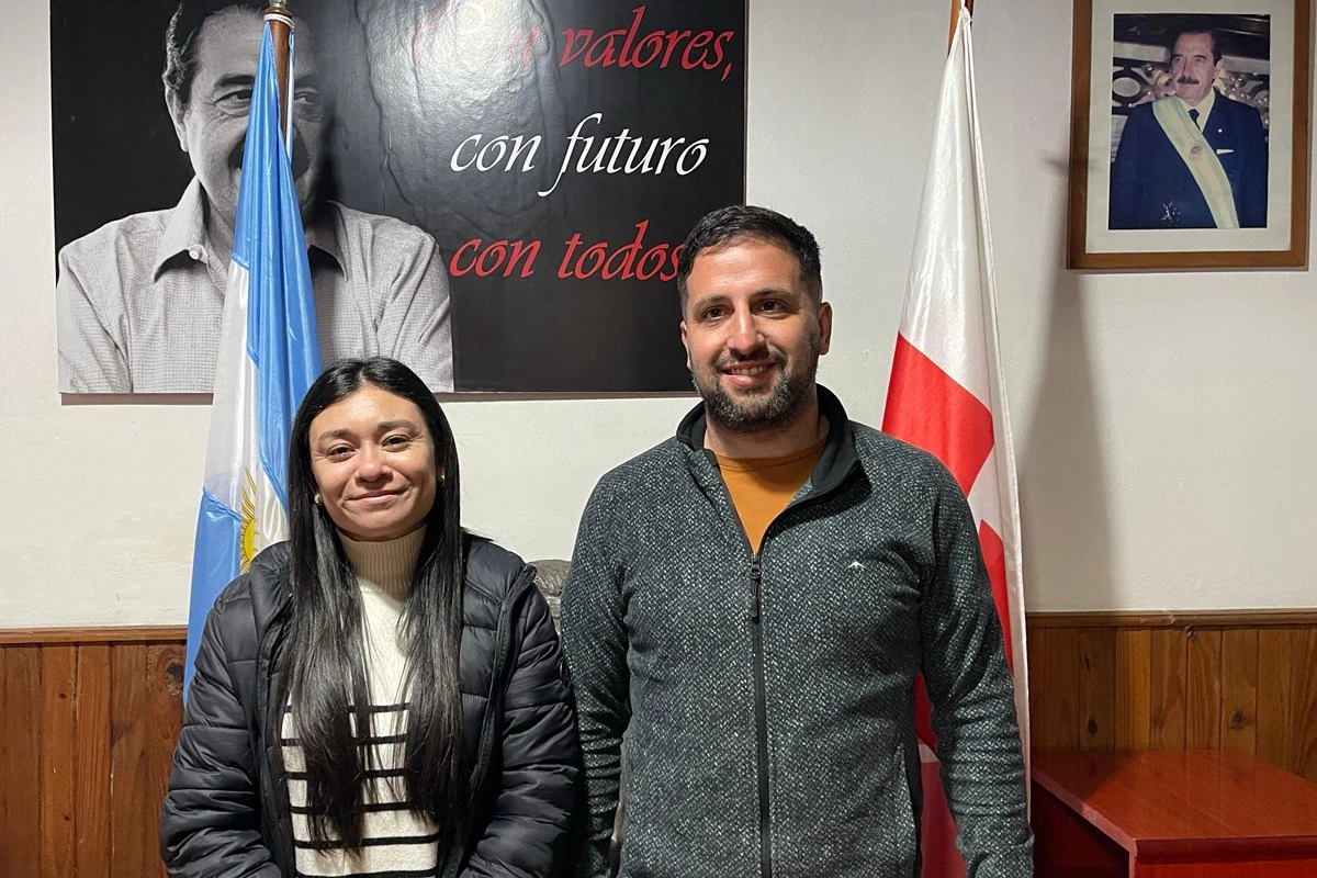 Luciano Dell’Olio y Eliana Lagraña, en el Comité de calle Pellegrini Luciano Dell’Olio y Eliana Lagraña, en el Comité de calle Pellegrini