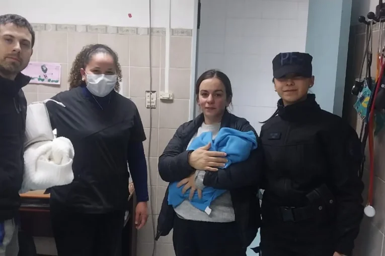 Una policía le salvó la vida a una bebé entrerriana