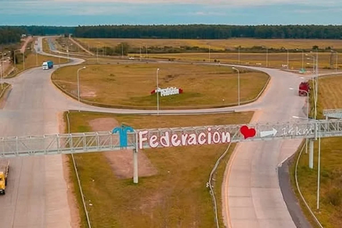 Se trata de las luminarias de la rotonda de acceso. Se trata de las luminarias de la rotonda de acceso.