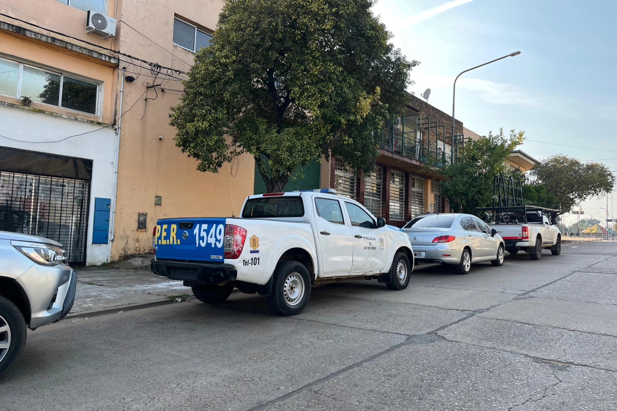 En calle Urdinarrain secuestraron además armas de fuego y dinero en pesos y dólares. En calle Urdinarrain secuestraron además armas de fuego y dinero en pesos y dólares.