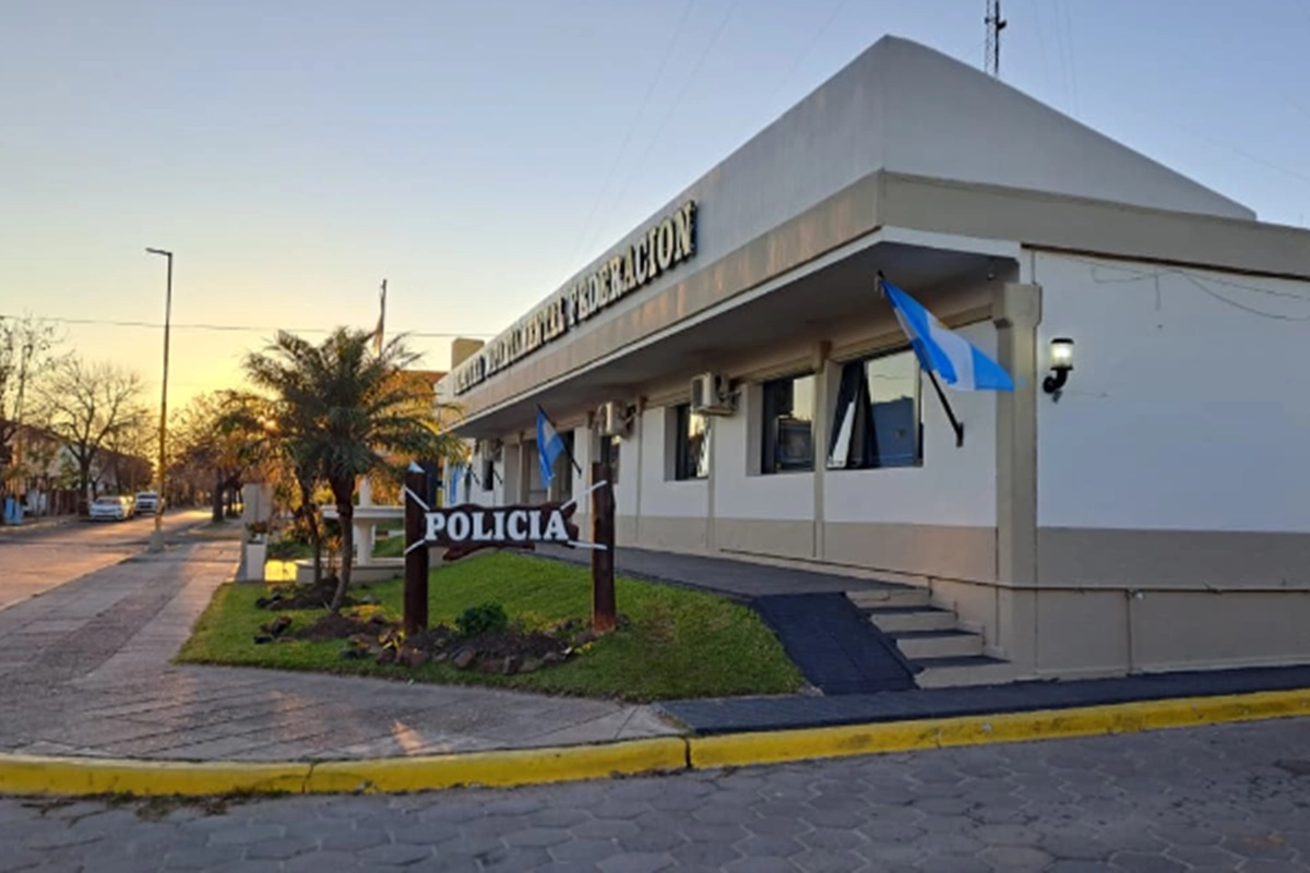 Todo comenzó tras la retención de la moto de su pareja. Todo comenzó tras la retención de la moto de su pareja.