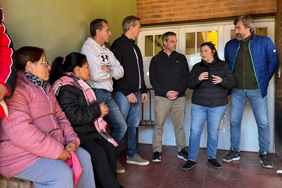 Los candidatos en la reunión con los vecinos en San Agustín.