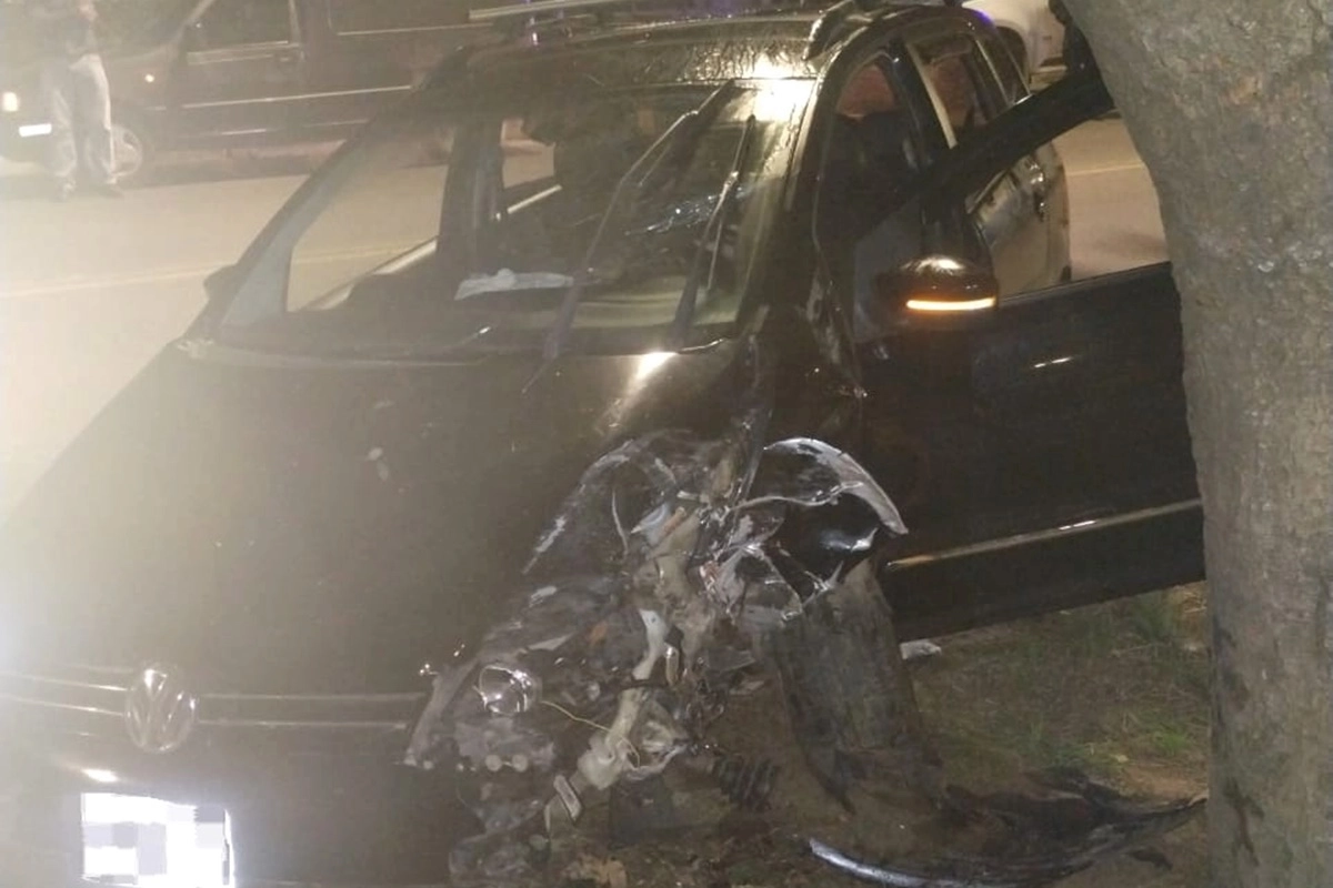 Personal de la Dirección de Tránsito trasladó el auto involucrado. Personal de la Dirección de Tránsito trasladó el auto involucrado.