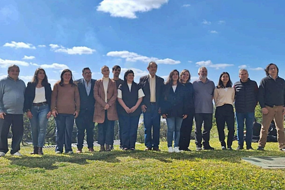 Los candidatos posando en la ciudad de Paraná Los candidatos posando en la ciudad de Paraná