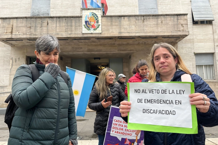 La vigilia en contra del veto de Milei en Discapacidad se replicó en Concordia