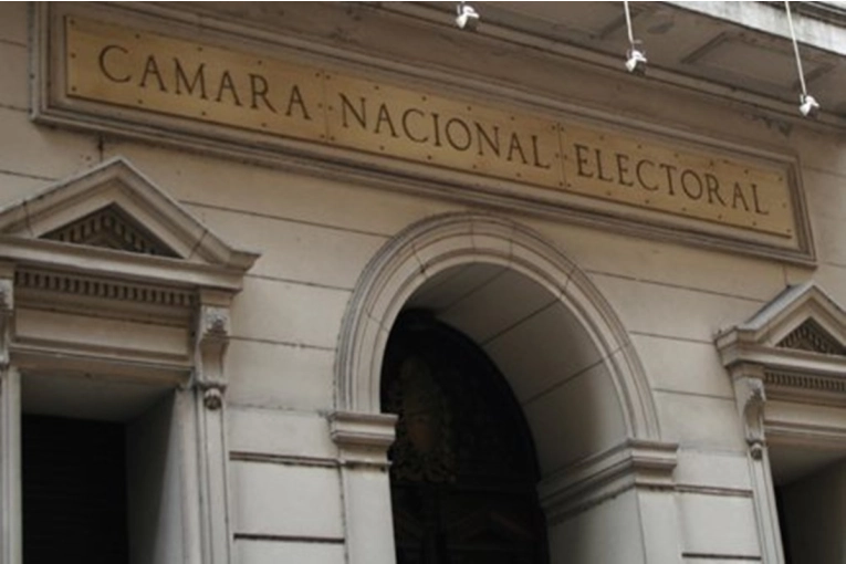La Cámara Nacional Electoral revocó el fallo que autorizaba el nombre del frente “Ahora la Patria”