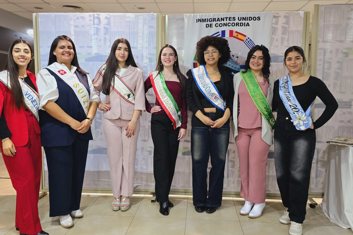 Las colectividades presentaron a sus representantes. Las colectividades presentaron a sus representantes.