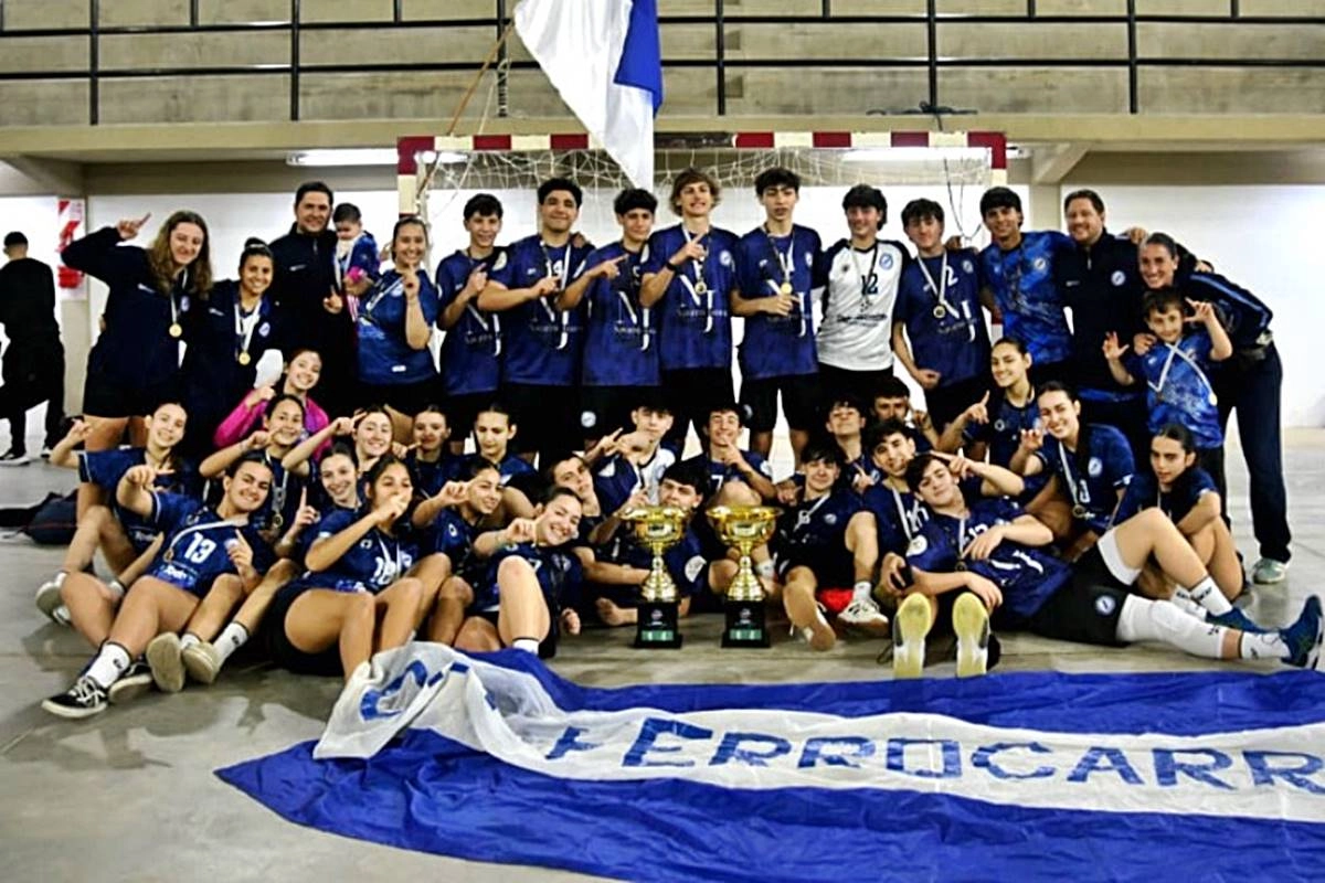 Tanto el equipo femenino como el masculino se quedaron con el titulo. Tanto el equipo femenino como el masculino se quedaron con el titulo.