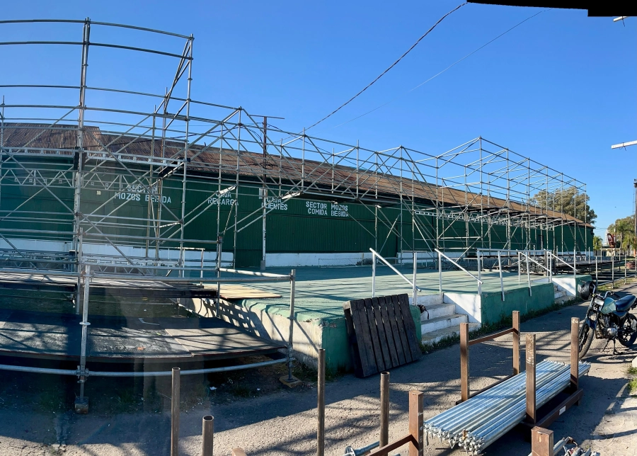 En el corsódromo se montó una estructura para dimensionar lo que serían las nuevas instalaciones.