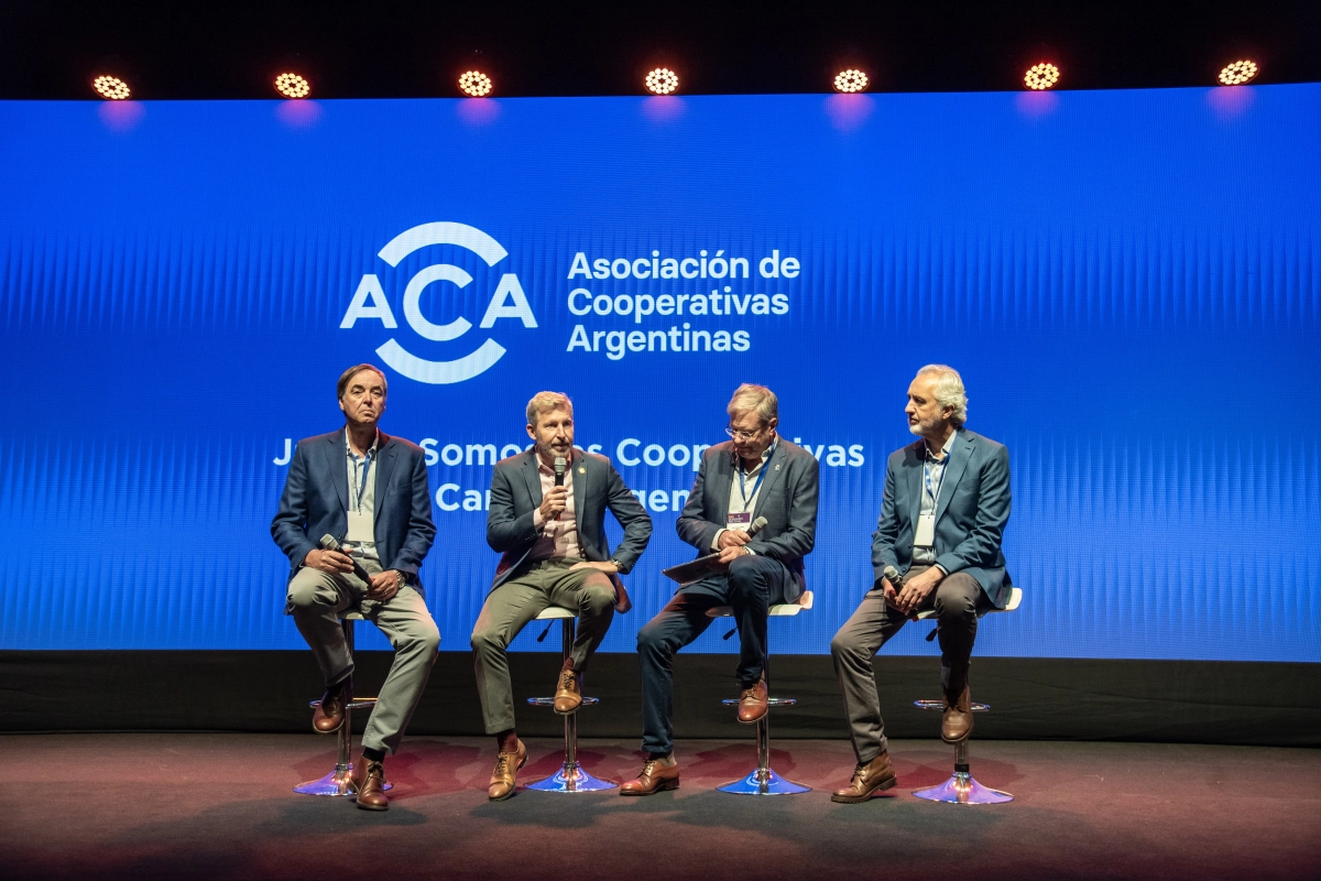 Frigerio habló ante unos 400 consejeros de cooperativas de todo el país. Frigerio habló ante unos 400 consejeros de cooperativas de todo el país.