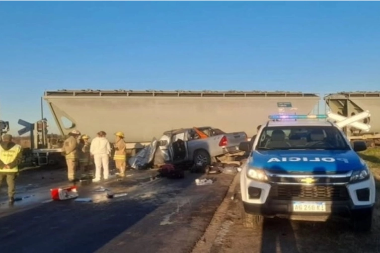 Tres fallecidos tras el choque de una camioneta contra un tren en Entre Ríos