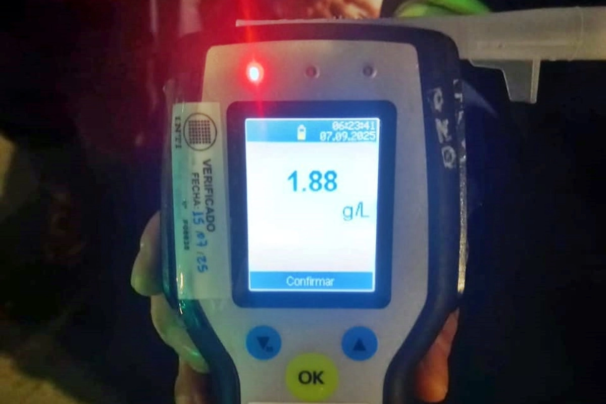 El alcoholímetro arrojó 1,88 g/L. El alcoholímetro arrojó 1,88 g/L.