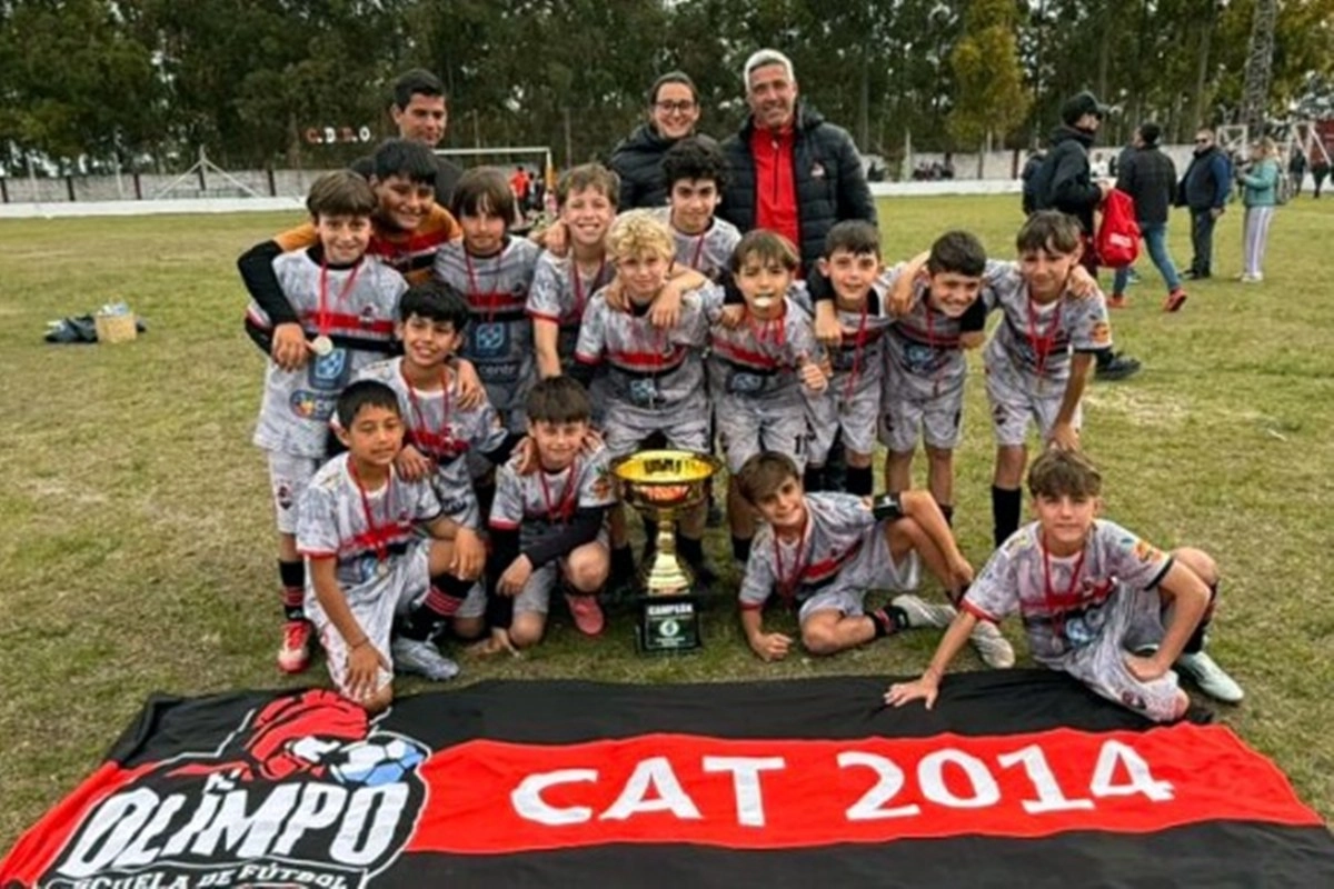 Categor&iacute;a 2014 de El Olimpo grito campe&oacute;n provincial.