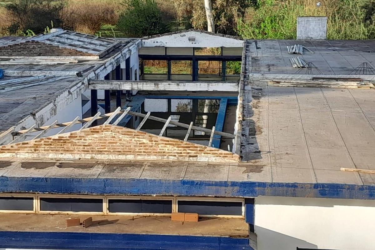 La pileta climatizada con agua desde la ultima inundación. La pileta climatizada con agua desde la ultima inundación.