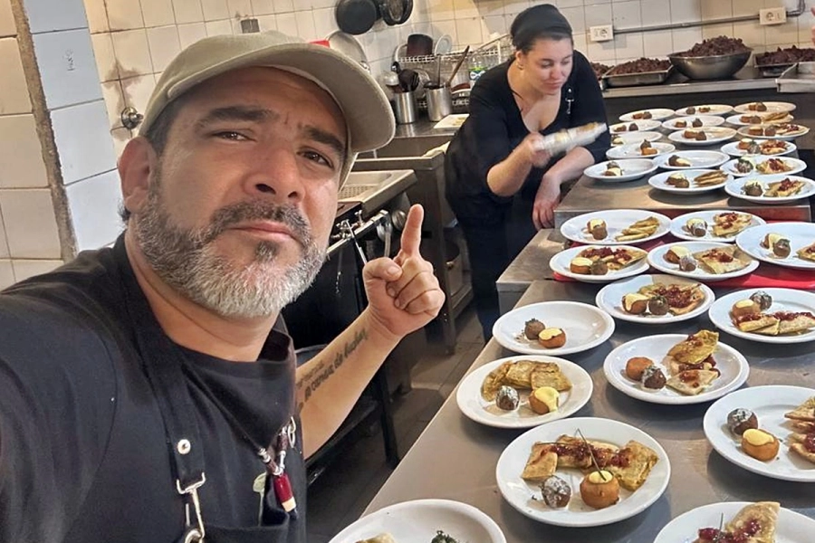 Fabio ha recorrido varias cocinas de restaurantes en todo su viaje