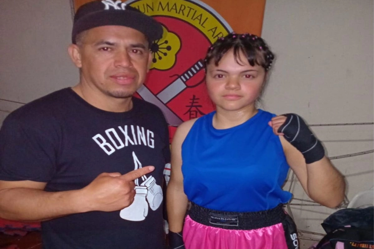 Magali junto a su padre luego de su ultima pelea en Santa Fe. Magali junto a su padre luego de su ultima pelea en Santa Fe.