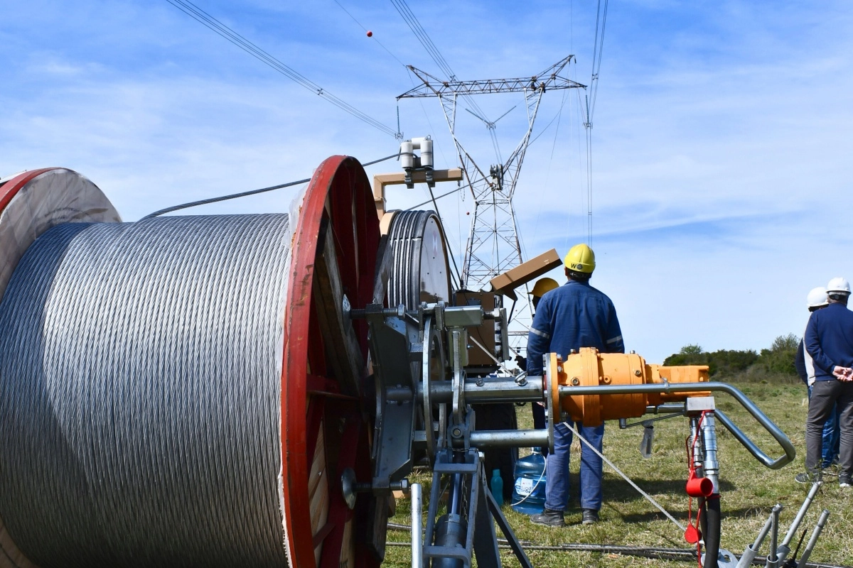 Trabajos de renovación del el sistema eléctrico interconectado de Salto Grande. Trabajos de renovación del el sistema eléctrico interconectado de Salto Grande.