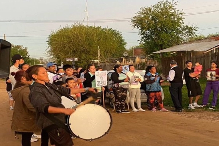 Familiares y amigos de Jessica Bravo marcharon en el Barrio Llamarada pidiendo justicia por la joven fallecida