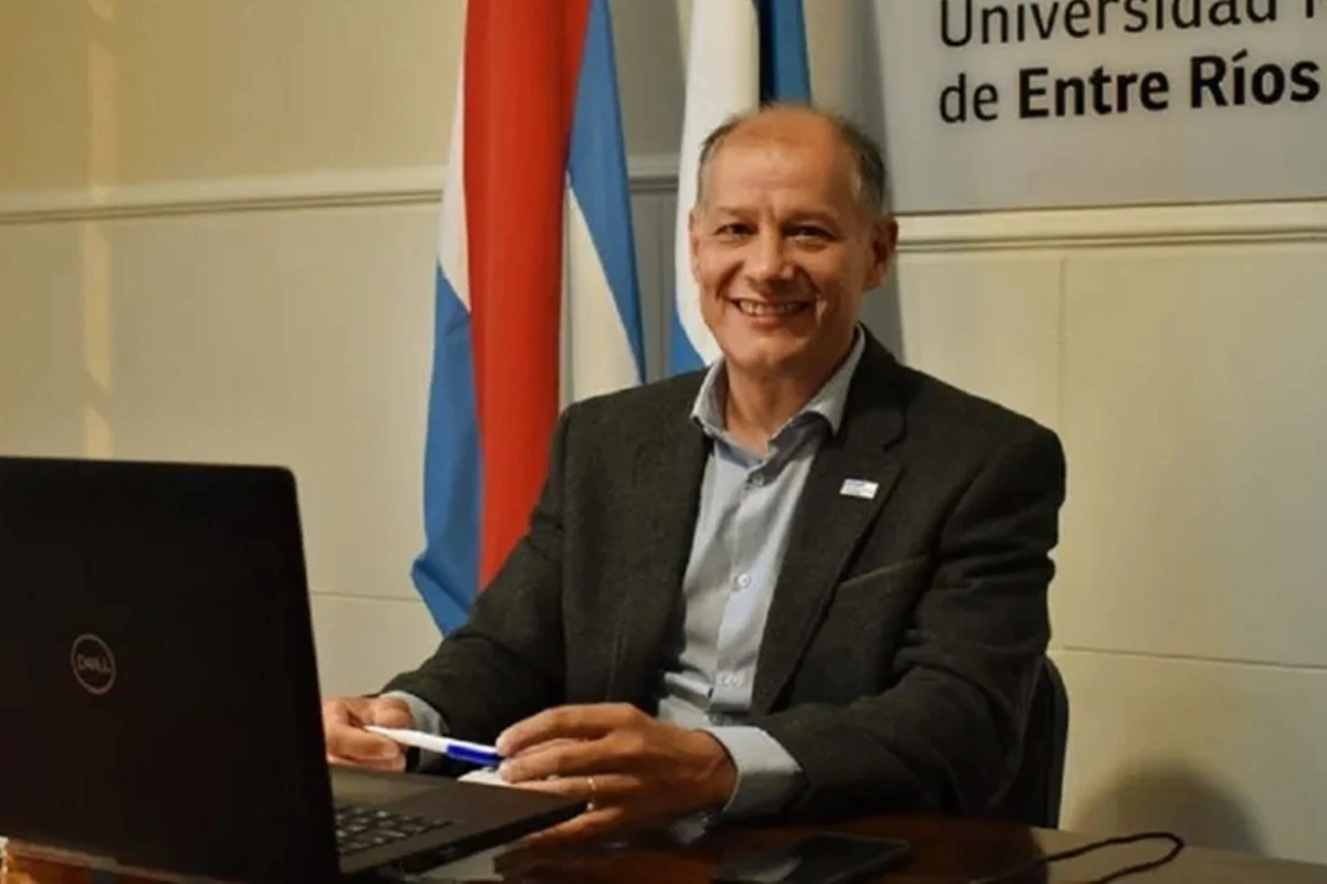 Sabella desmintió las acusaciones sobre sueldos y desmanejos.