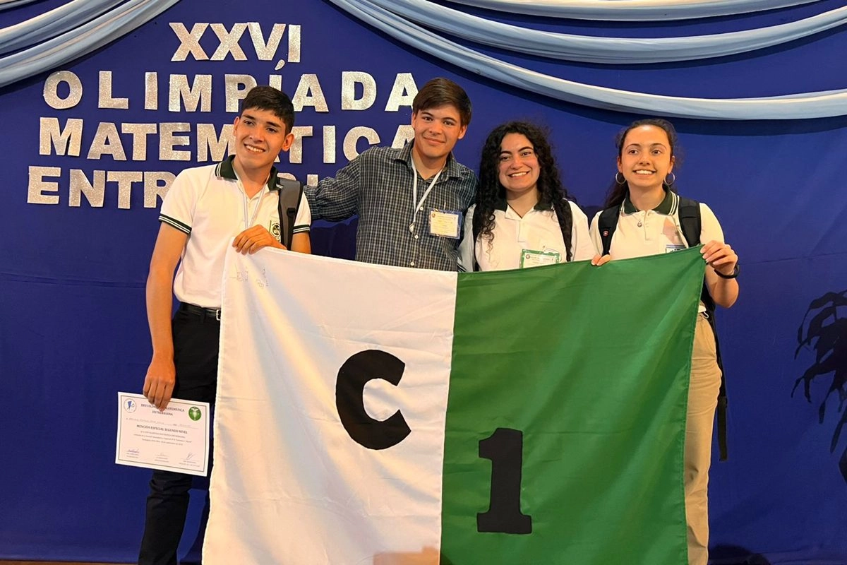 Alumnos de C1 fueron los únicos estudiantes de Escuela Publica en participar. Alumnos de C1 fueron los únicos estudiantes de Escuela Publica en participar.