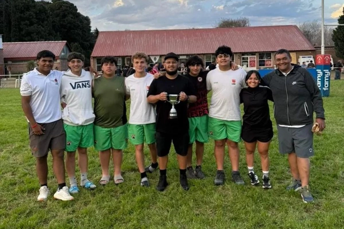 Los representantes concordienses con la copa. Los representantes concordienses con la copa.