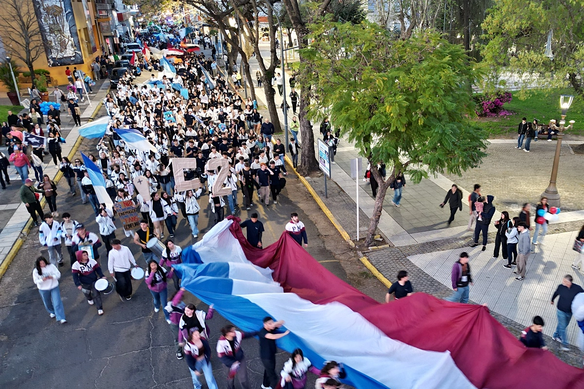 Centenares de jóvenes macharon por las calles de Concordia