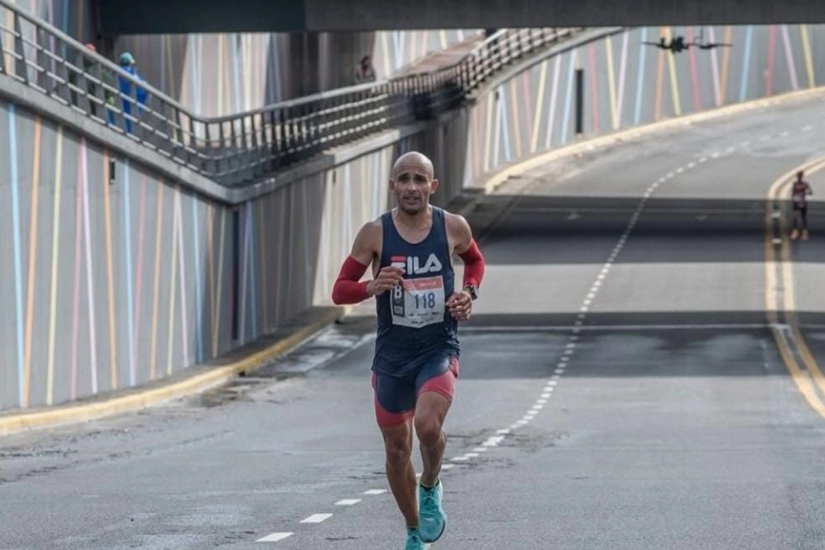 El concordiense Martin Méndez culmino decimo en la Maratón Internacional de Buenos Aires. El concordiense Martin Méndez culmino decimo en la Maratón Internacional de Buenos Aires.